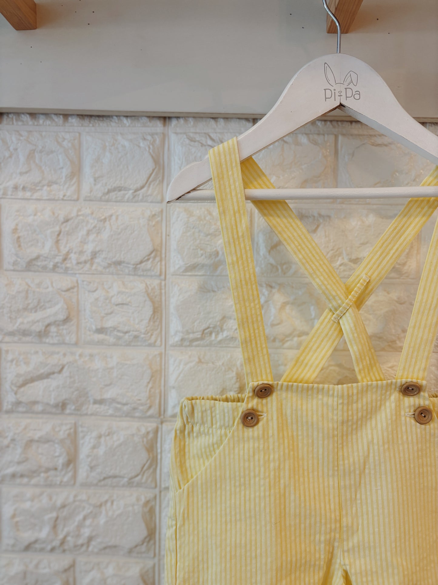 SHORT TIRANTES AMARILLO RAYAS