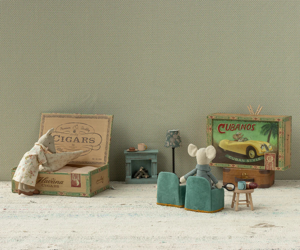 GRANDMA AND GRANDPA MICE IN CIGARBOX