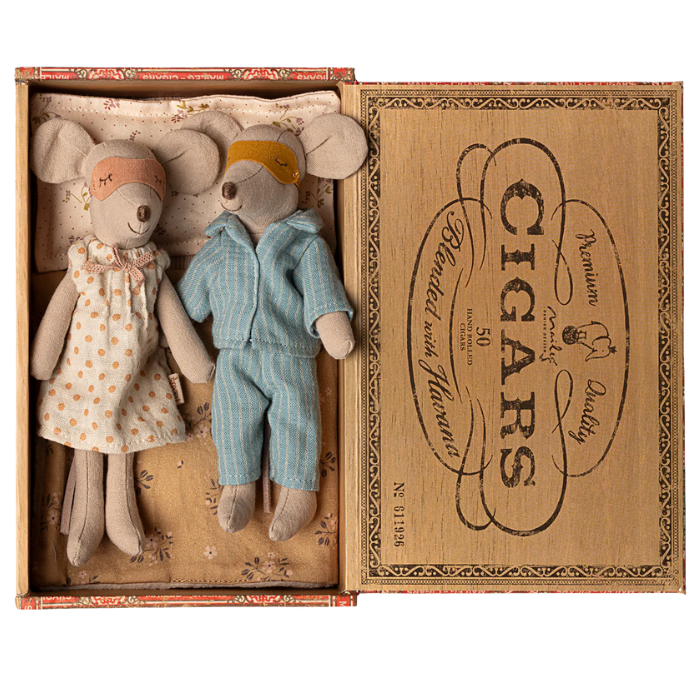 MUM AND DAD MICE IN CIGARBOX