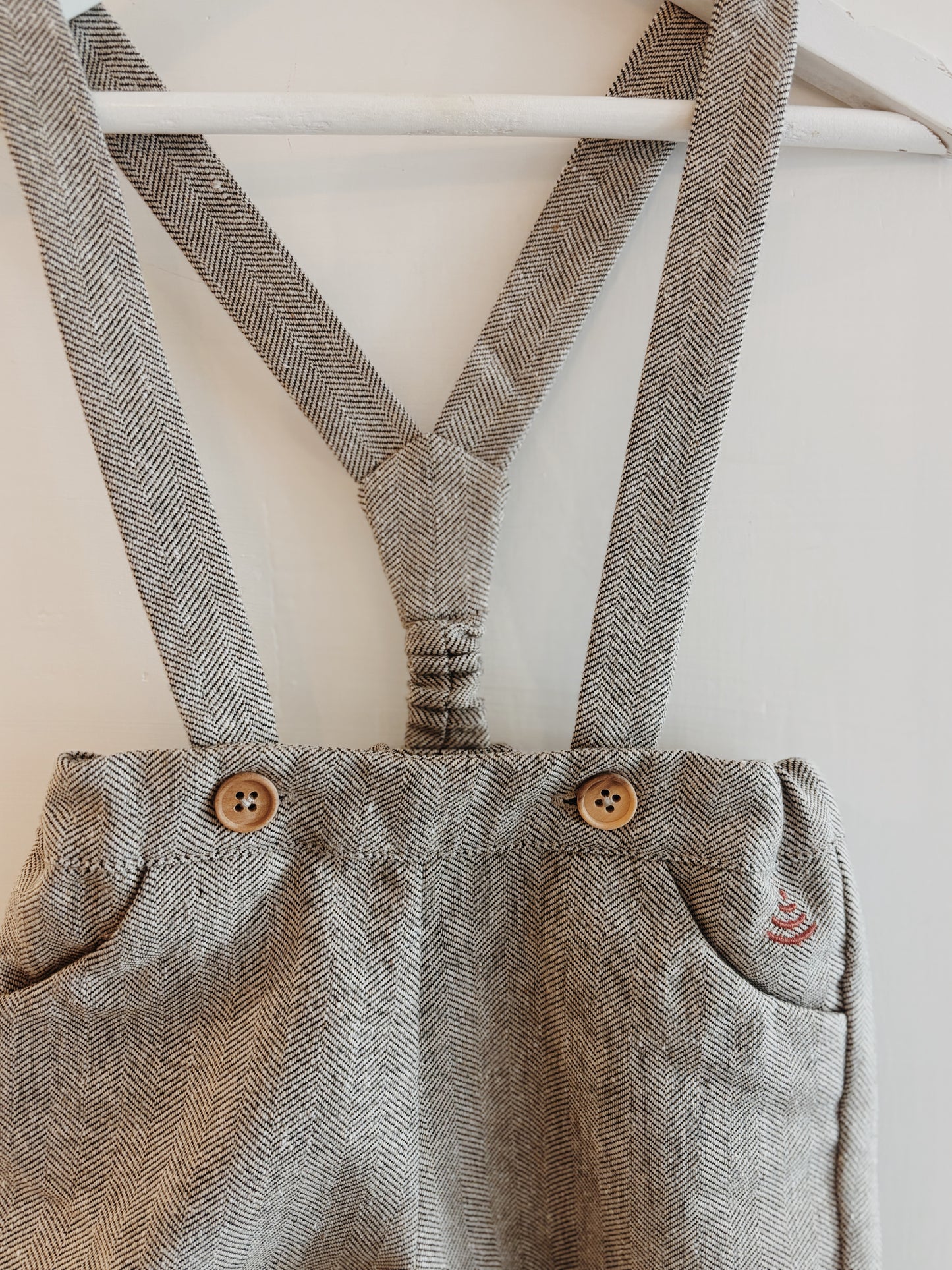 SHORT TIRANTES MARRON