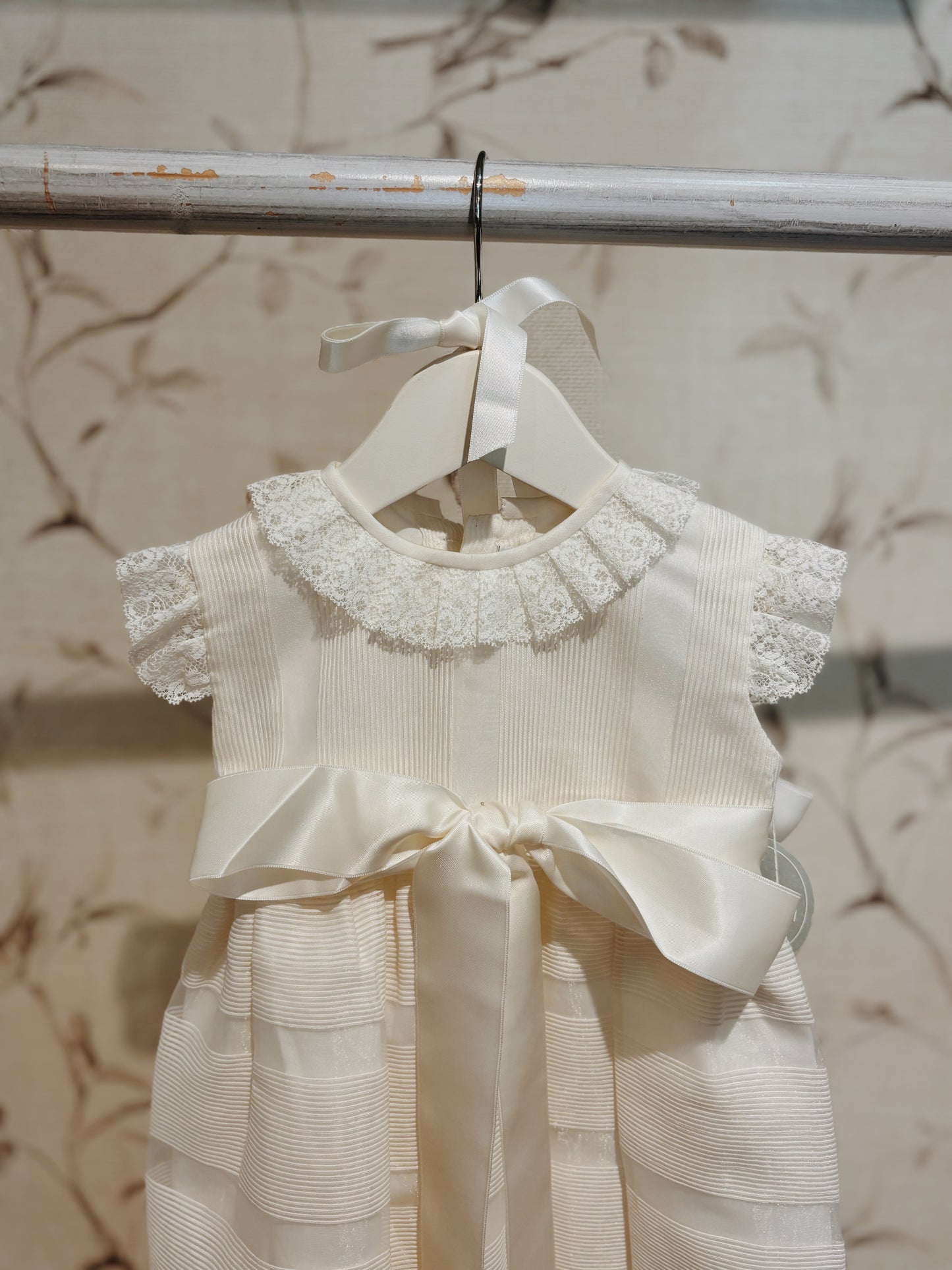 243500C FALDON TELA SEDA RAYA CRUDO CON GORRITO