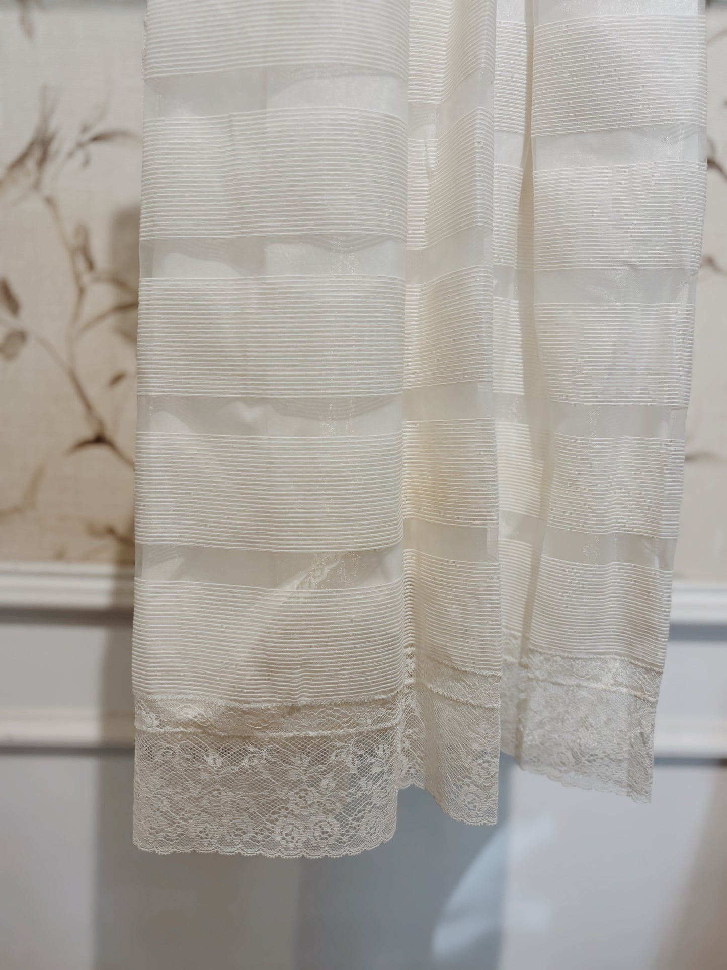 243500C FALDON TELA SEDA RAYA CRUDO CON GORRITO