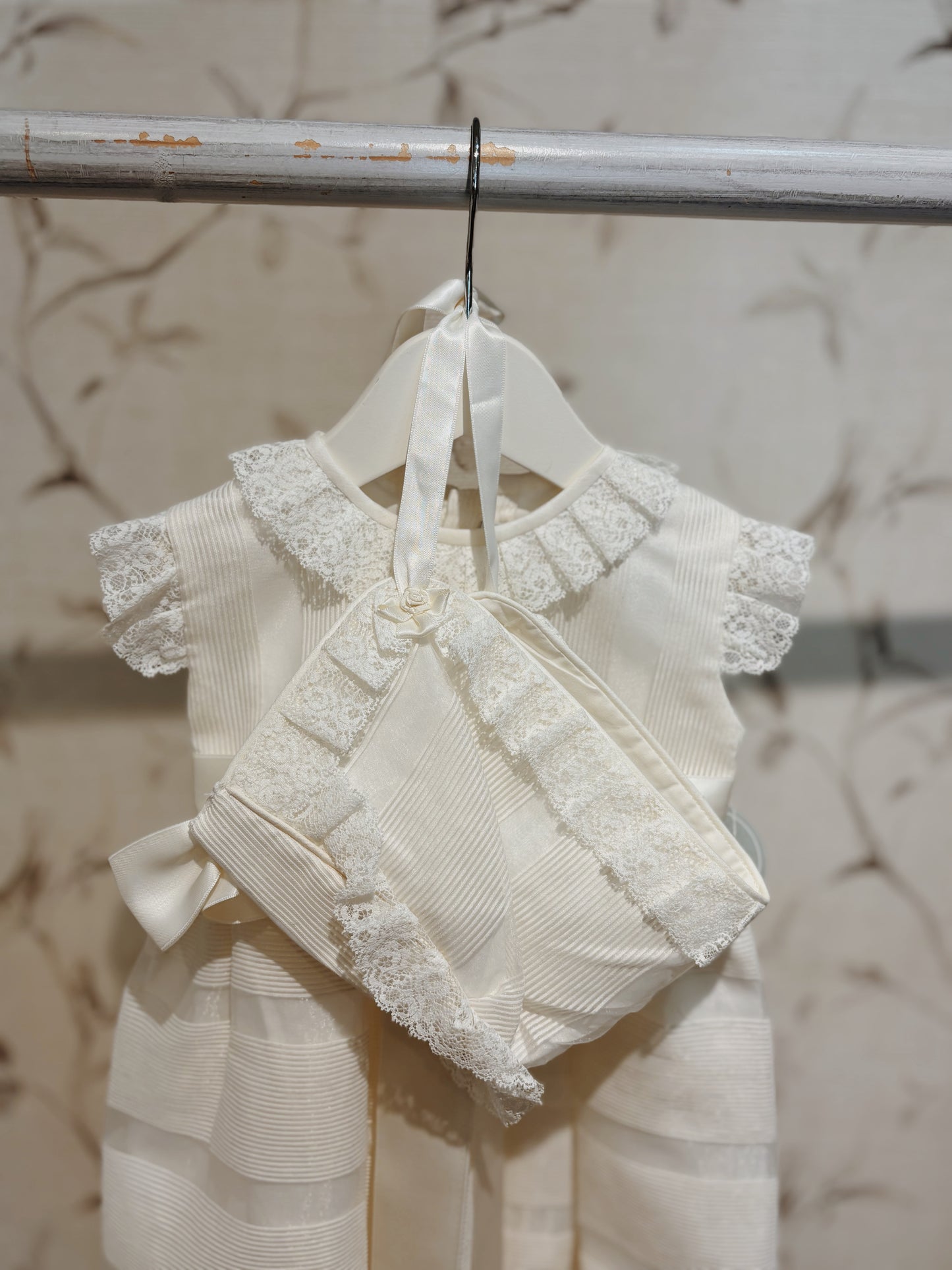 243500C FALDON TELA SEDA RAYA CRUDO CON GORRITO