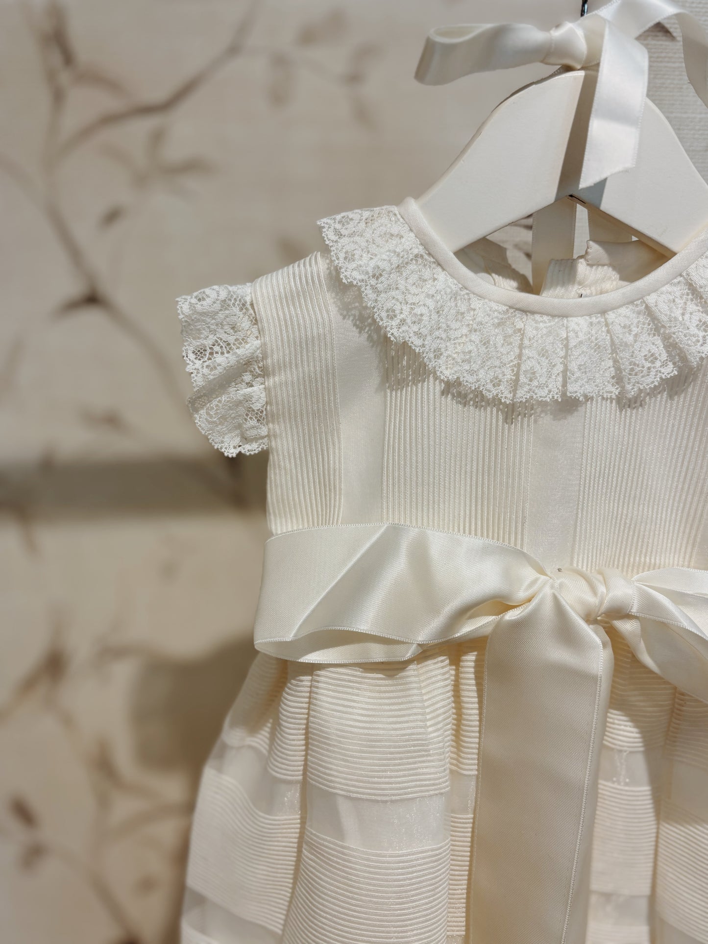 243500C FALDON TELA SEDA RAYA CRUDO CON GORRITO