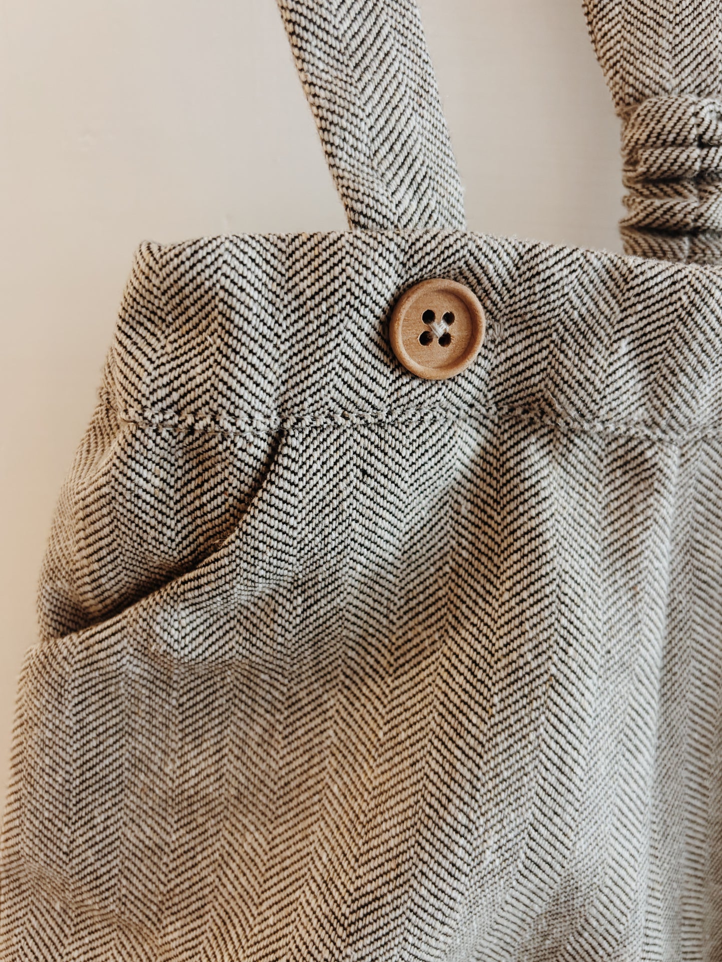 SHORT TIRANTES MARRON