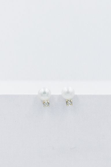 11. BABY PEARLS AND THINY CRISTAL STUDS