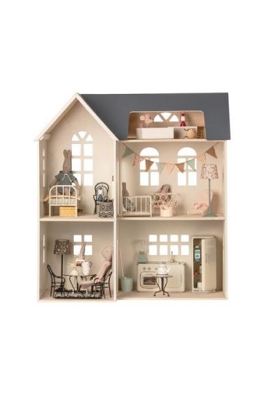 DOLL HOUSE